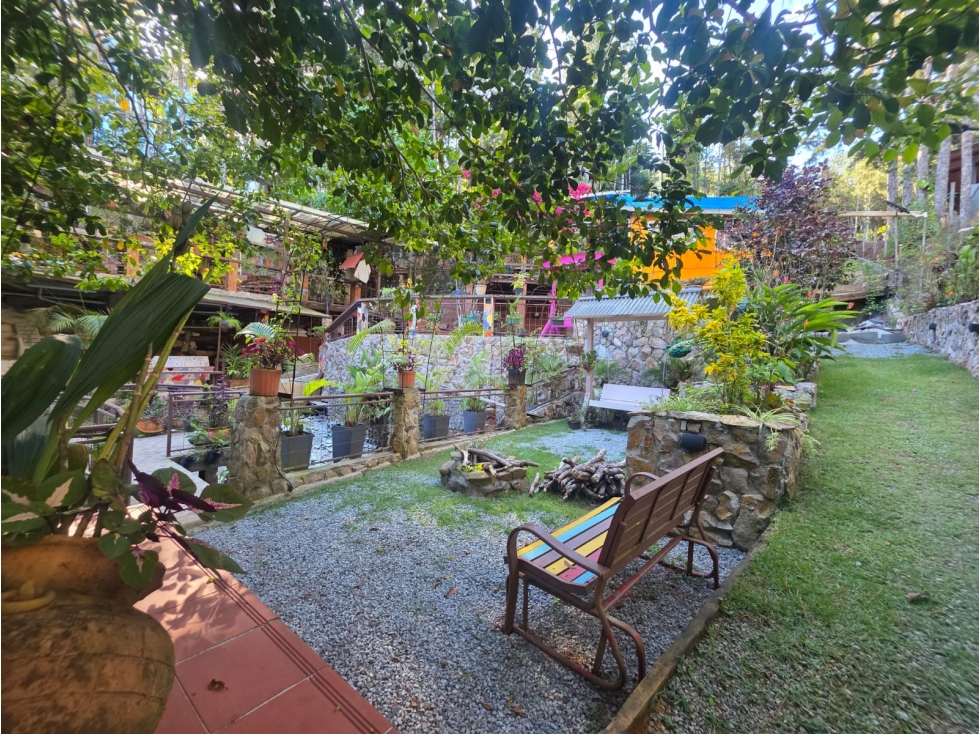 SE VENDE TERRENO CON 2 CABAÑAS Y 1 CASA EN ALTOS DE CERRO AZUL 1998M - 1