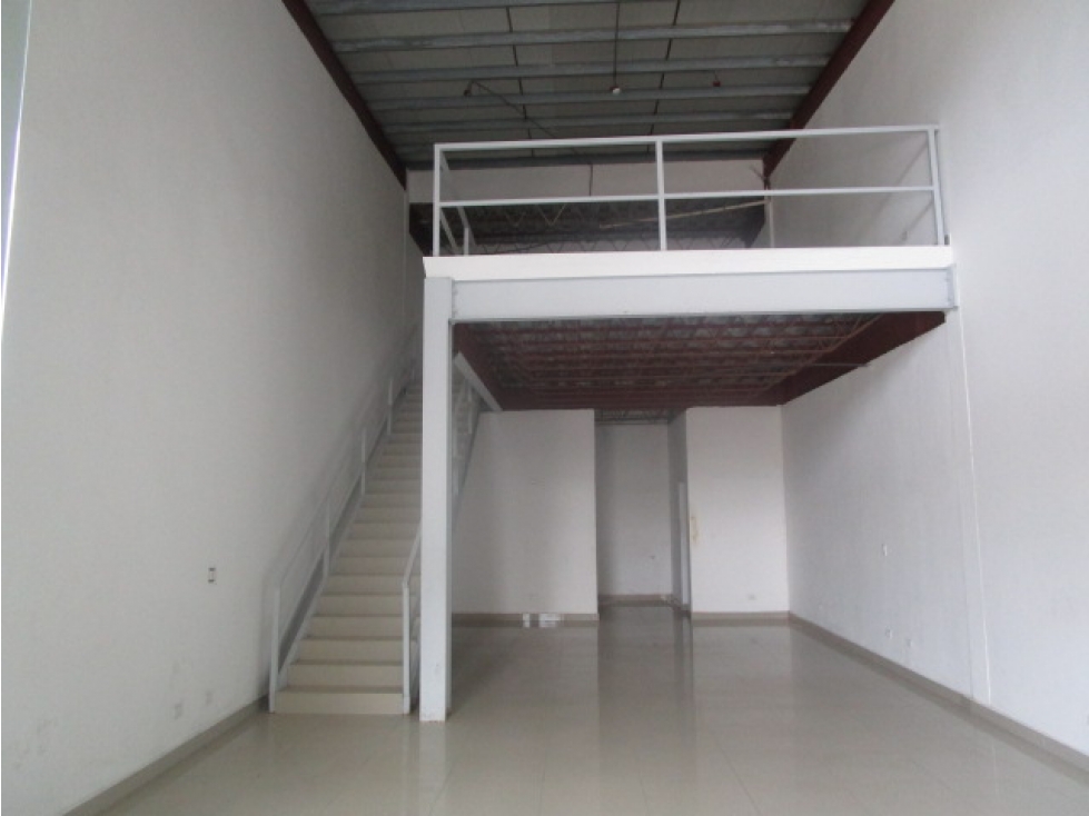 LOCAL COMERCIAL / PLAZA MILLA 8 / CON MEZZANINE / 190M / VACIO — foto 3