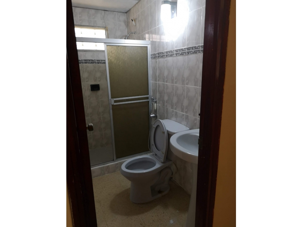 CASA PARA USO RESIDENCIAL O COMERCIAL / TUMBA MUERTO / 200m2 / 3 HABIT — foto 5