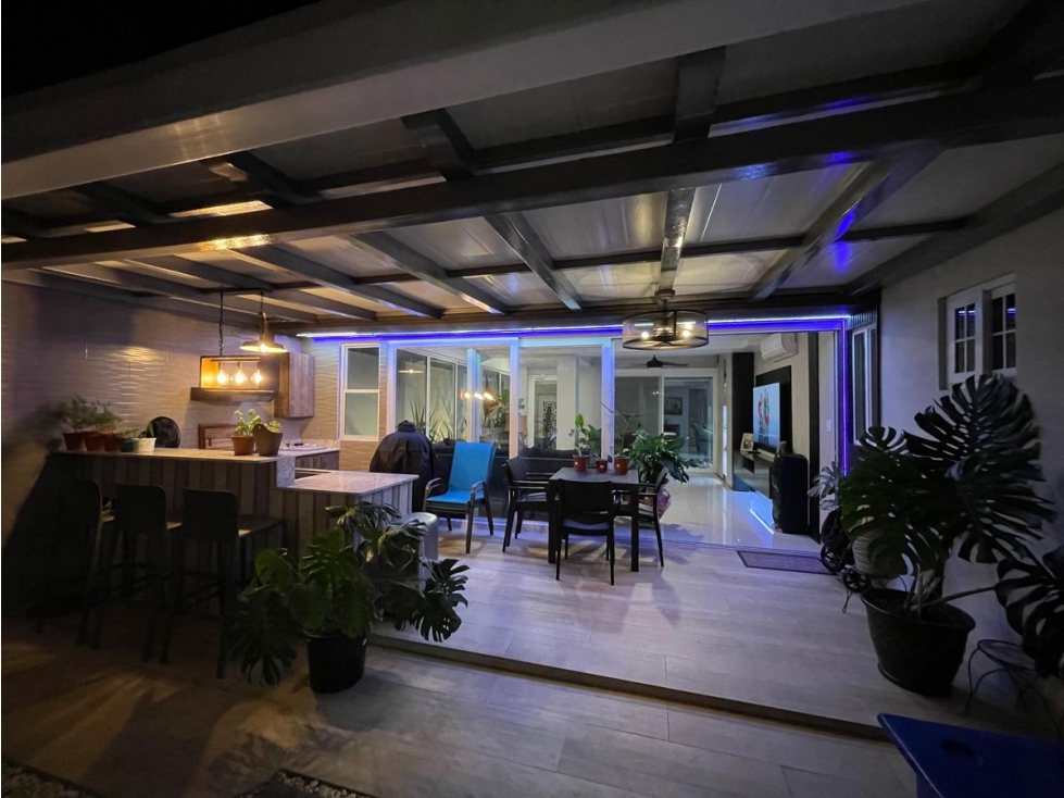 COSTA VERDE / ROLLING HILLS / 300m2 / 3 HABITA / CON DEPOSITO Y JARDÍN