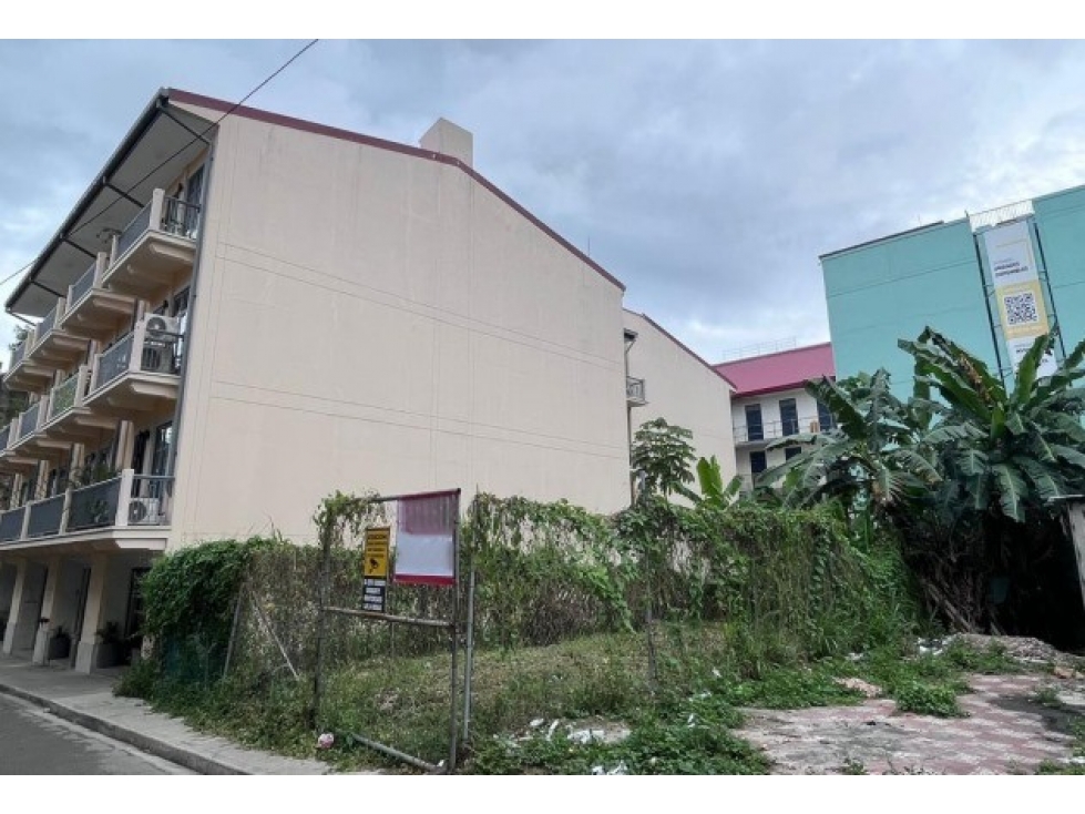 SE VENDE TERRENO EN PLAZA SANTA ANA 229M TERRENO DE ESQUINA