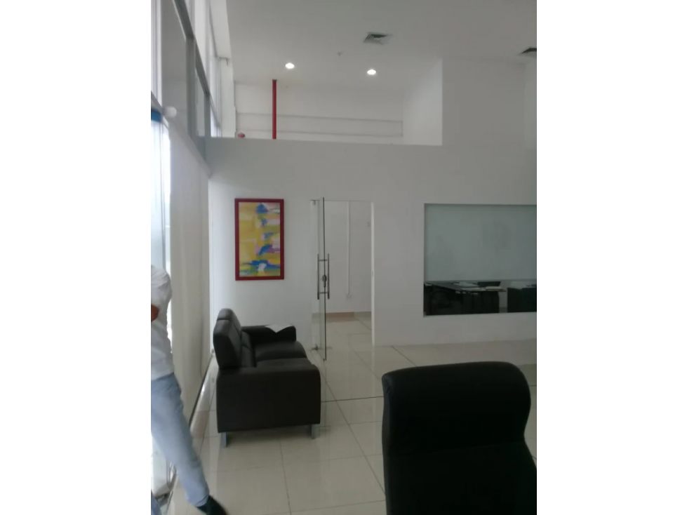 LOCAL / AVE JOSE AGUSTIN ARANGO / 109M2 / PLANTA ALTA / CRYSTAL PLAZA - 2