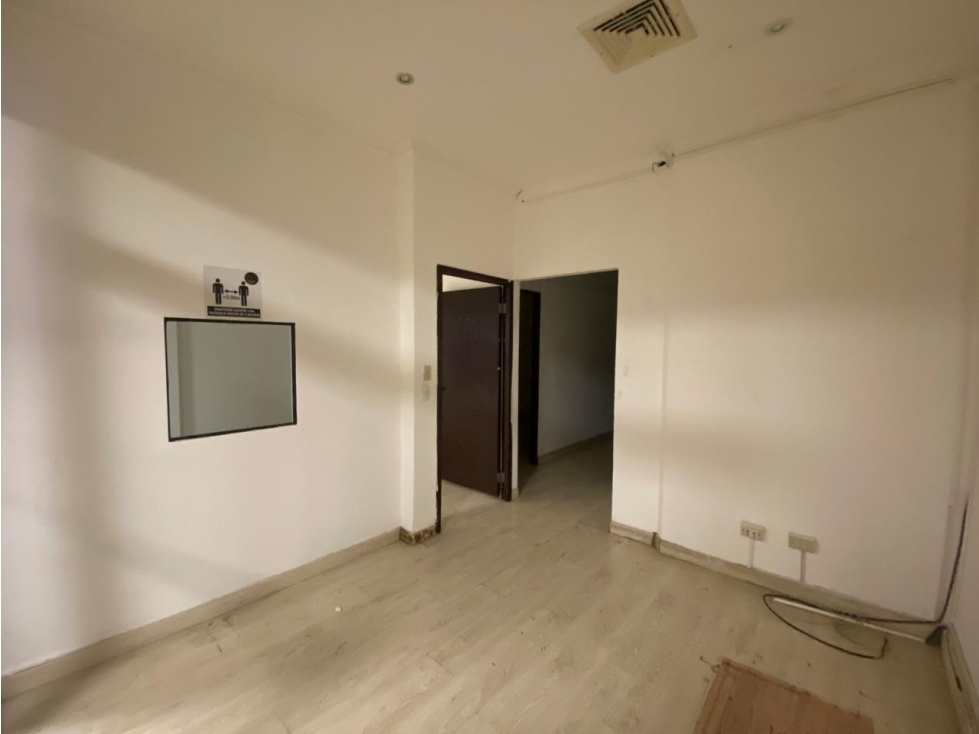 LOCAL COMERCIAL PLANTA ALTA / GALERIAS MARBELLA PLAZA / 90M - 3