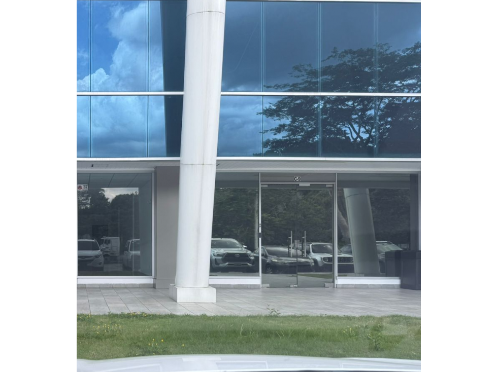 ANCON / CARDENAS CENTER / 109M / DIVISONES / PLANTA BAJA / FRENTE VIA
