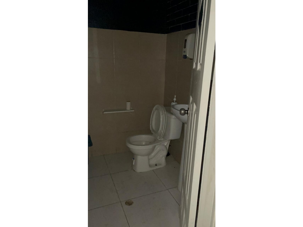 COLON / 160M2 / LOCAL PLANTA ALTA / VACIO / AS - 4