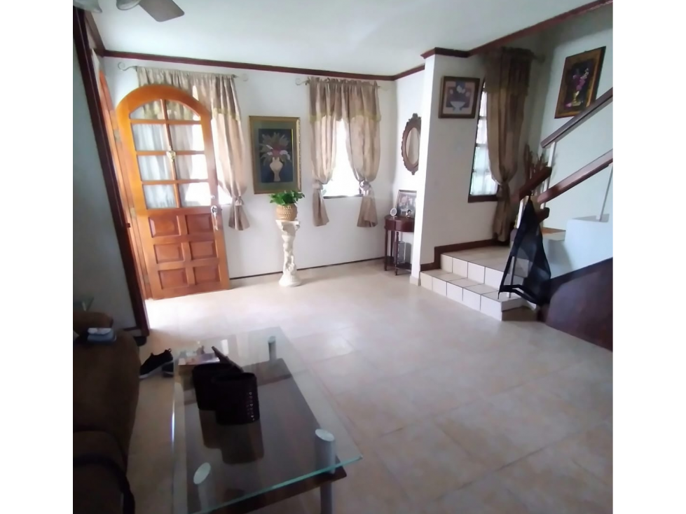 CONDADO DEL REY / 232M / 4 HABITACION / 5 BAÑOS / 2 NIVELES / TERRAZA — foto 2