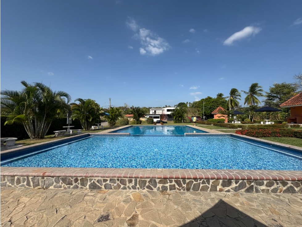 SAN CARLOS / QUEBRADAS DEL VALLE / 811M / AREA SOCIAL / PISCINA / AG