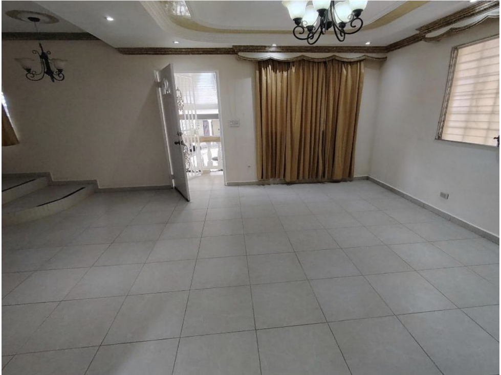 SE VENDE CASA EN LAS CUMBRES URB. SAN ANDRES FRENTE AL METRO