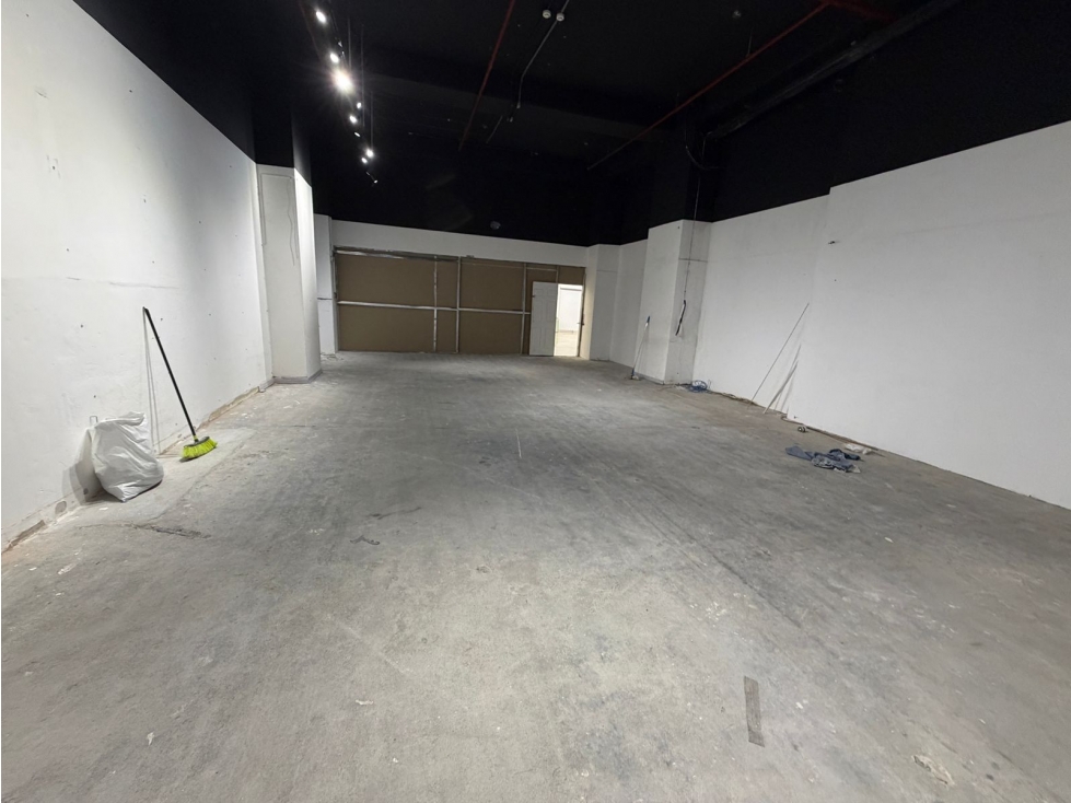 LOCAL / ARRAIJAN / WESTLAND MALL / 131M / COMERCIAL / PLANTA BAJA — foto 2
