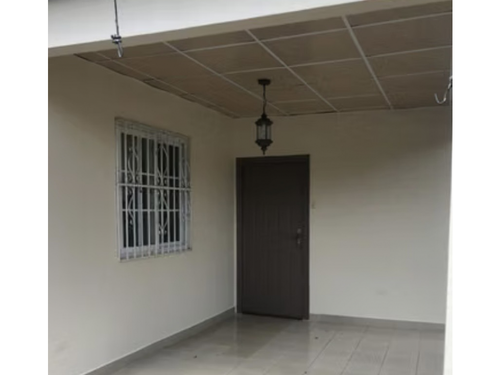 SE ALQUILA CASA EN NUEVO ARRAIJAN 600 M2 CON TERRAZA