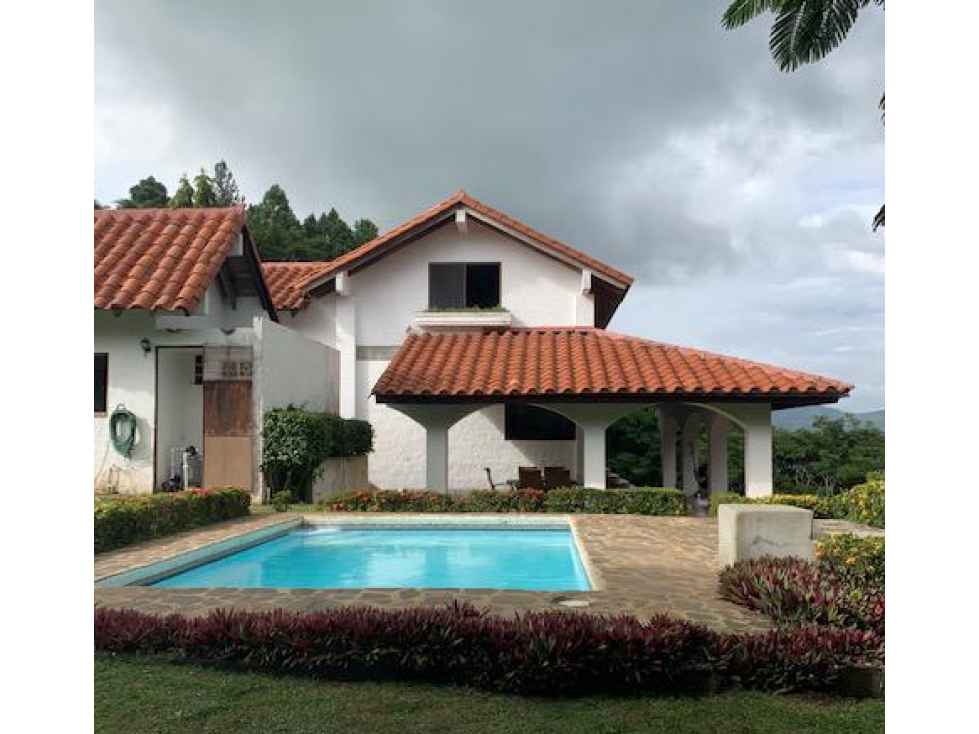 CHAME / SORA / 4 HABITACIONES / 10 HECTAREAS / 4 BAÑOS / PISCINA