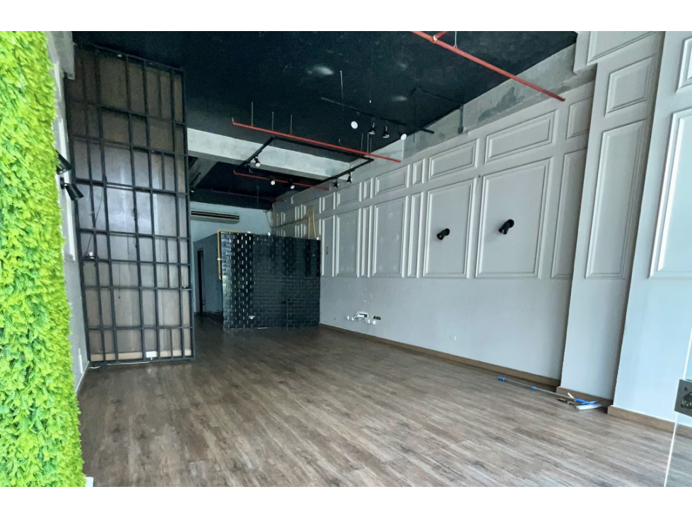 SE ALQUILA LOCAL COMERCIAL EN VIA PORRAS 90M PLANTA BAJA CON TERRAZA