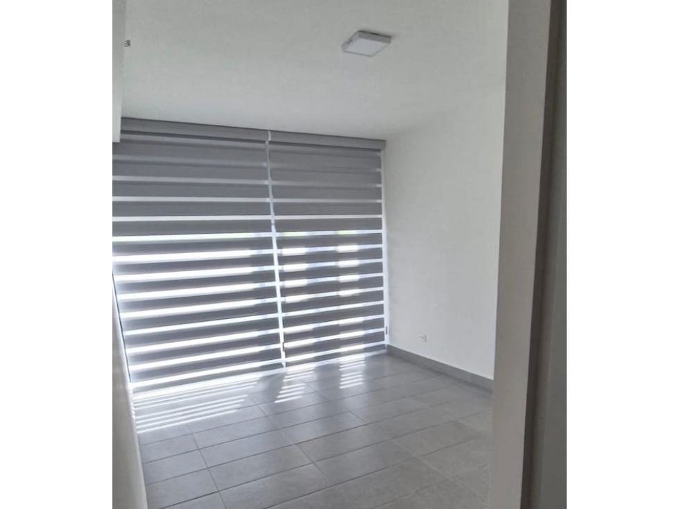 SE ALQUILA APARTAMENTO EN PH THE DISTRICT 215 M2 SEMI AMOBLADO