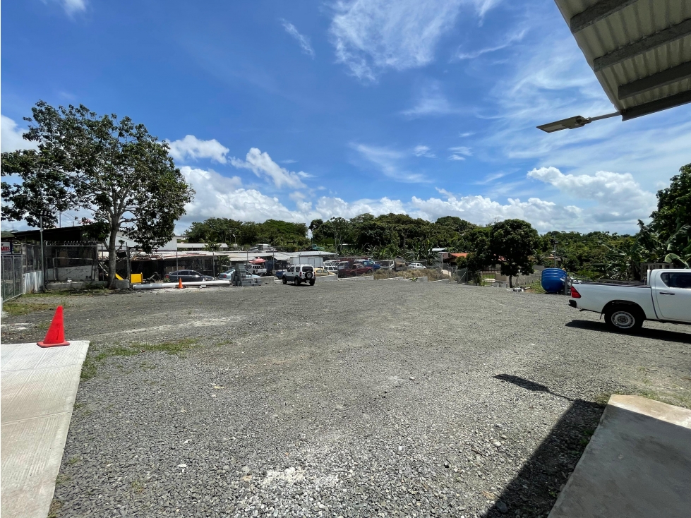 TERRENO / CHORRERA / 1800M / PLANO / SOBRE VIA ASFALTADA / INVERSIÓN - 1