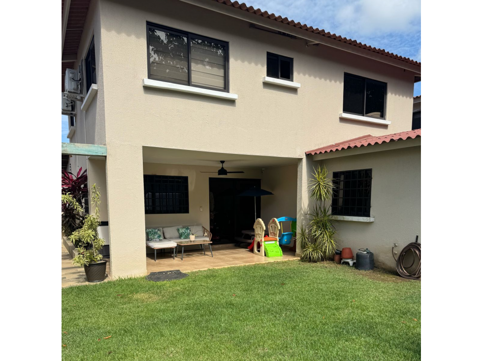 SE VENDE AMPLIA CASA 328M EN COSTA VERDE PH SUNSET HILLS CON TERRAZA