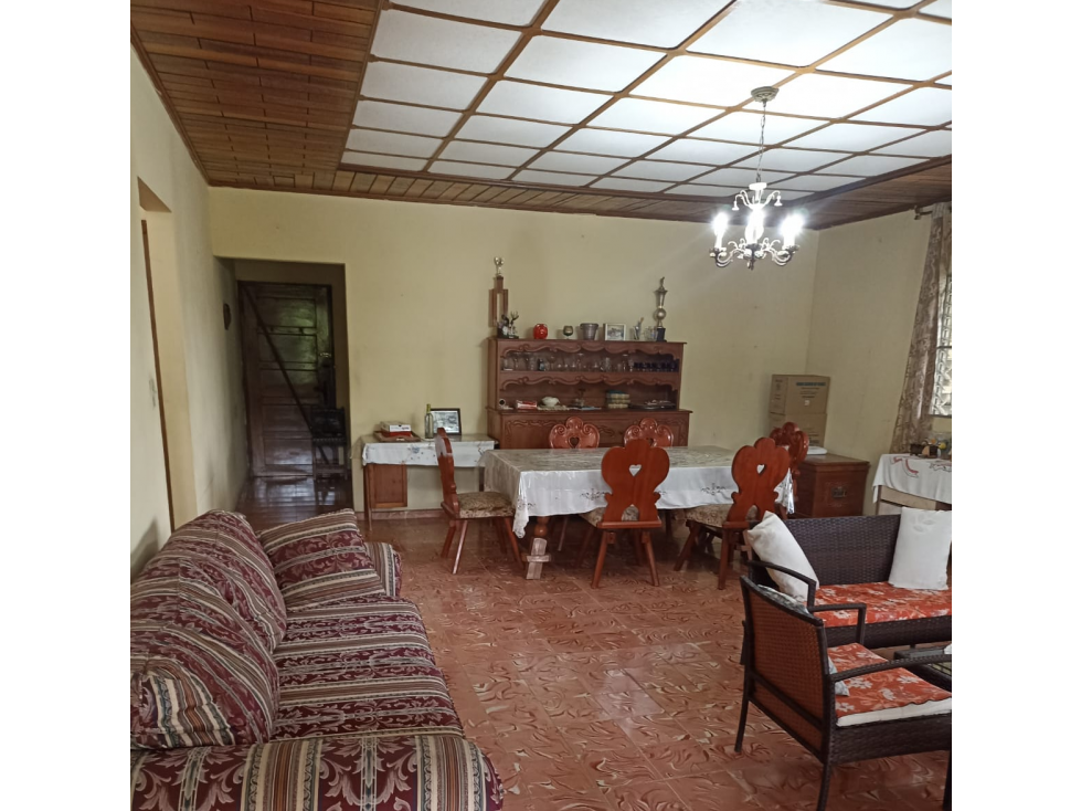 SE VENDE CASA EN COCLE CHURUBE 2000 M2 CERCADA CON AMPLIO PATIO