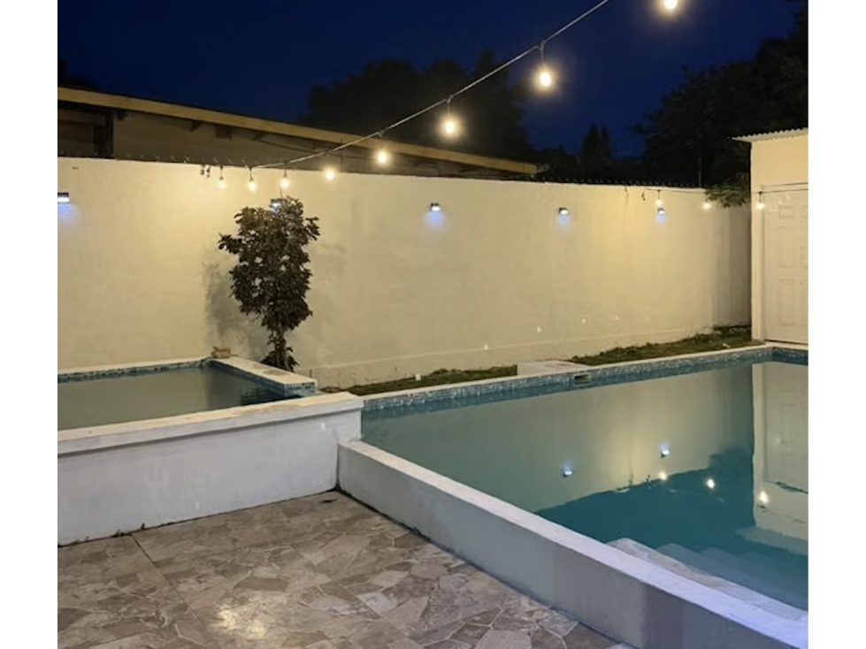 SE VENDE CASA 600M EN CHAME GORGONA CON PISCINA Y JACUZZI CERCADA