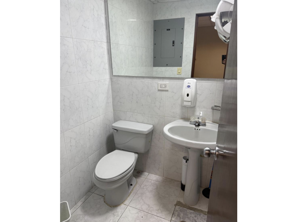OFICINA / MARBELLA / WORLD TRADE CENTER / 109M / 1 BAÑO / DIVISIONES - 5