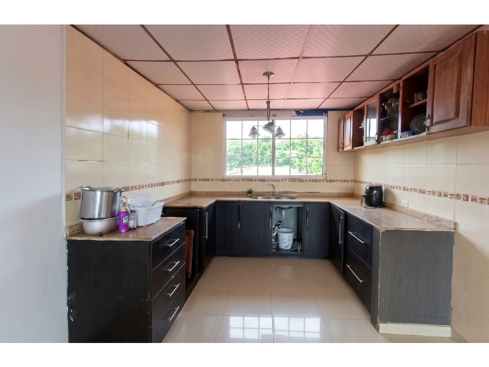 SE VENDE CASA ALCALDE DIAZ SAN LORENZO 325M 4 HABITACION 2 NIVELES - 5