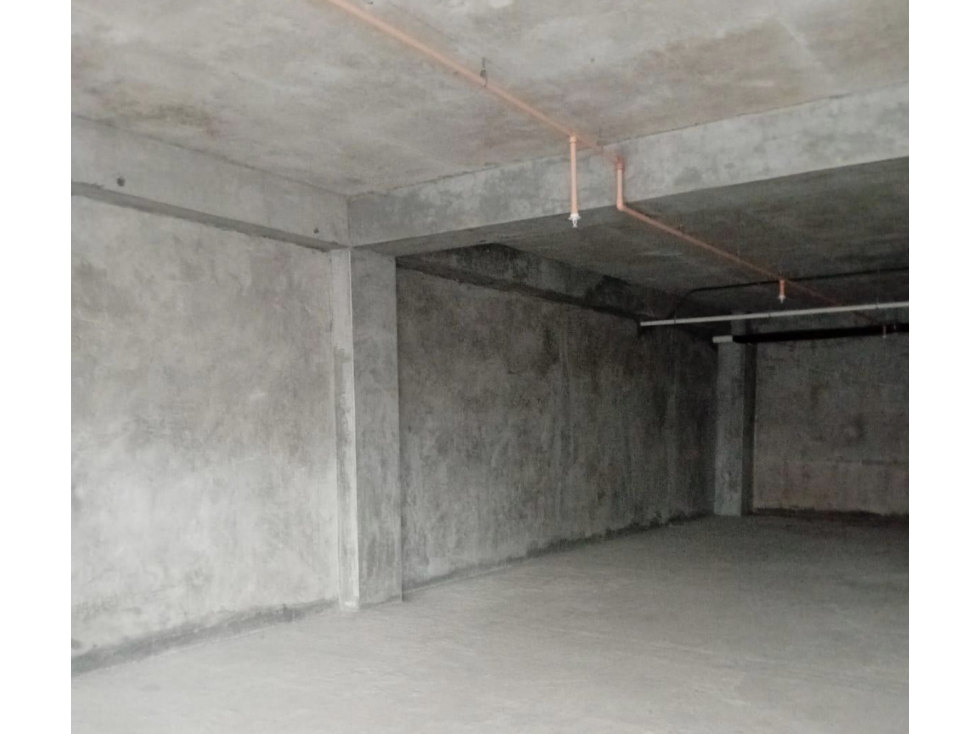 CENTRO COMERCIAL VILLA LUCRE / 139M / PISO MEDIO / SOBRE VIA PRINCIPAL - 1