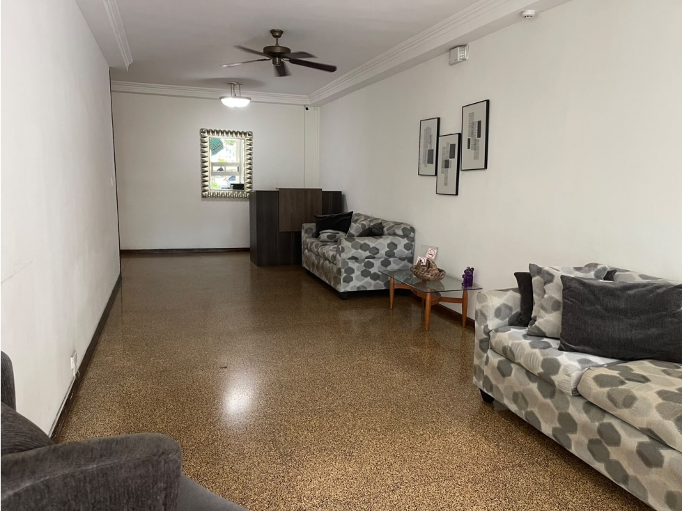 SE VENDE APARTAMENTO BELLA VISTA PARQUE URRACÁ 220M CON BALCON — foto 4