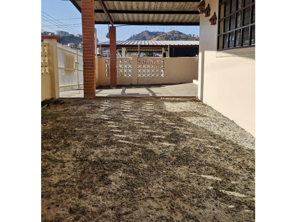 CASA PARA USO RESIDENCIAL O COMERCIAL / TUMBA MUERTO / 200m2 / 3 HABIT — foto 2
