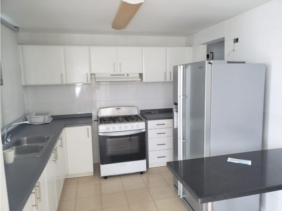 SE VENDE APARTAMENTO EN PH BELVIEW TOWER 80M 2 HABITACIONES CON BALCON — foto 3