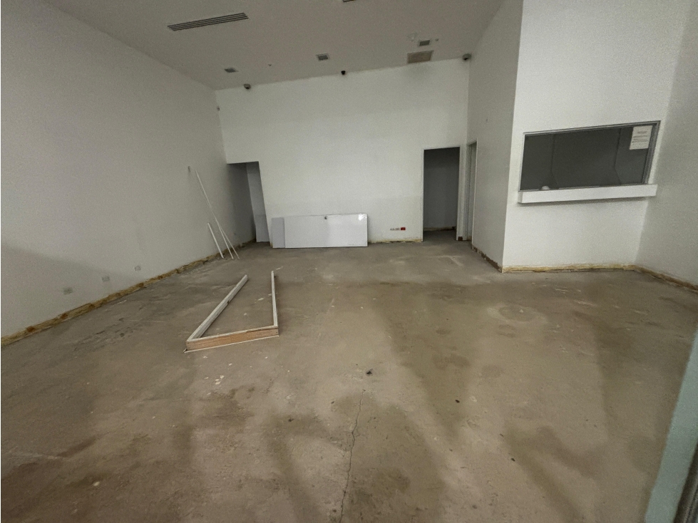 ARRAIJAN / WESTLAND MALL / 78M / PASILLO DE ALTO TRAFICO - 3