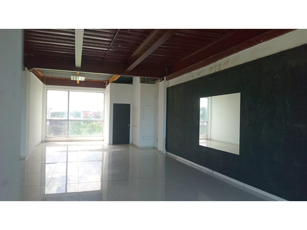LOCAL / PLAZA VERSALLES / 75M2 / VIA PRINCIPAL / PISO MEDIO / VACIO — foto 4