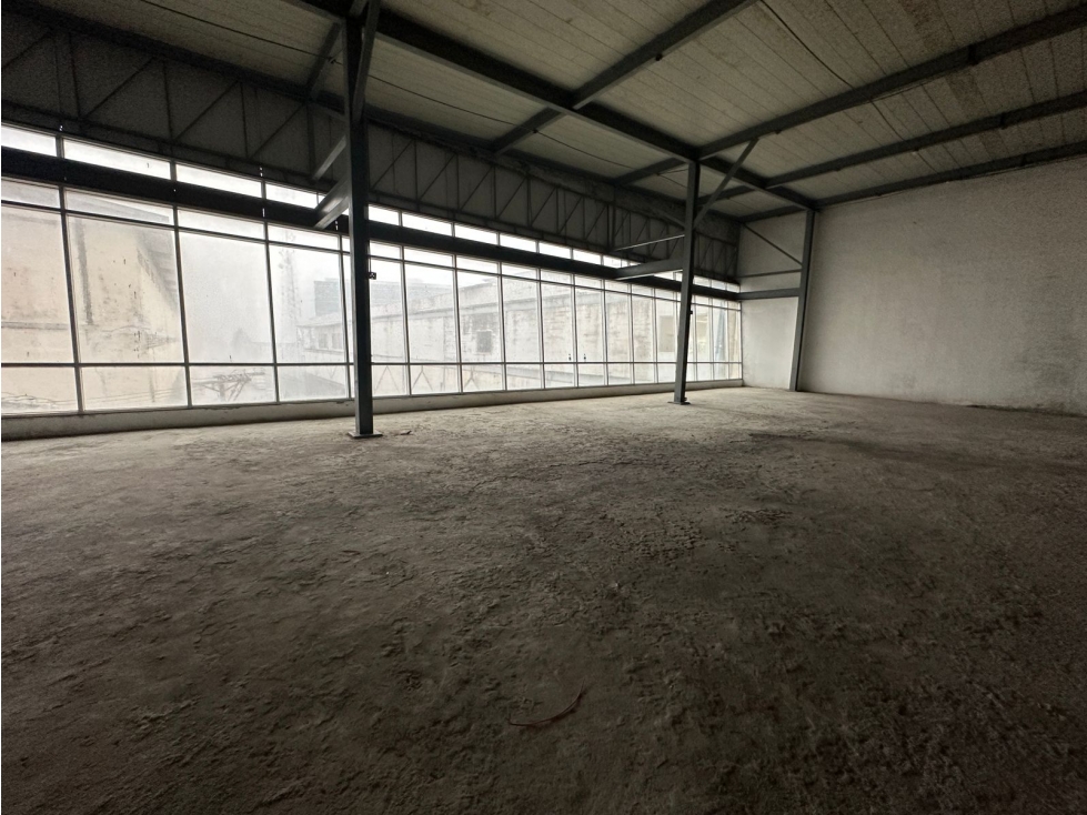 COLON / ZONA LIBRE / 5854 M2 / 3 NIVELES / 15 PARKING / FRENTE A CALLE — foto 2