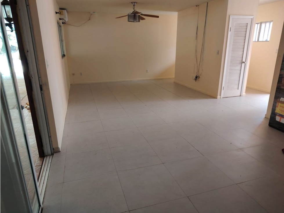 HOWARD / 1300M / 4 HABITACIONES / AMPLIO PATIO / CON PORTON JC — foto 5