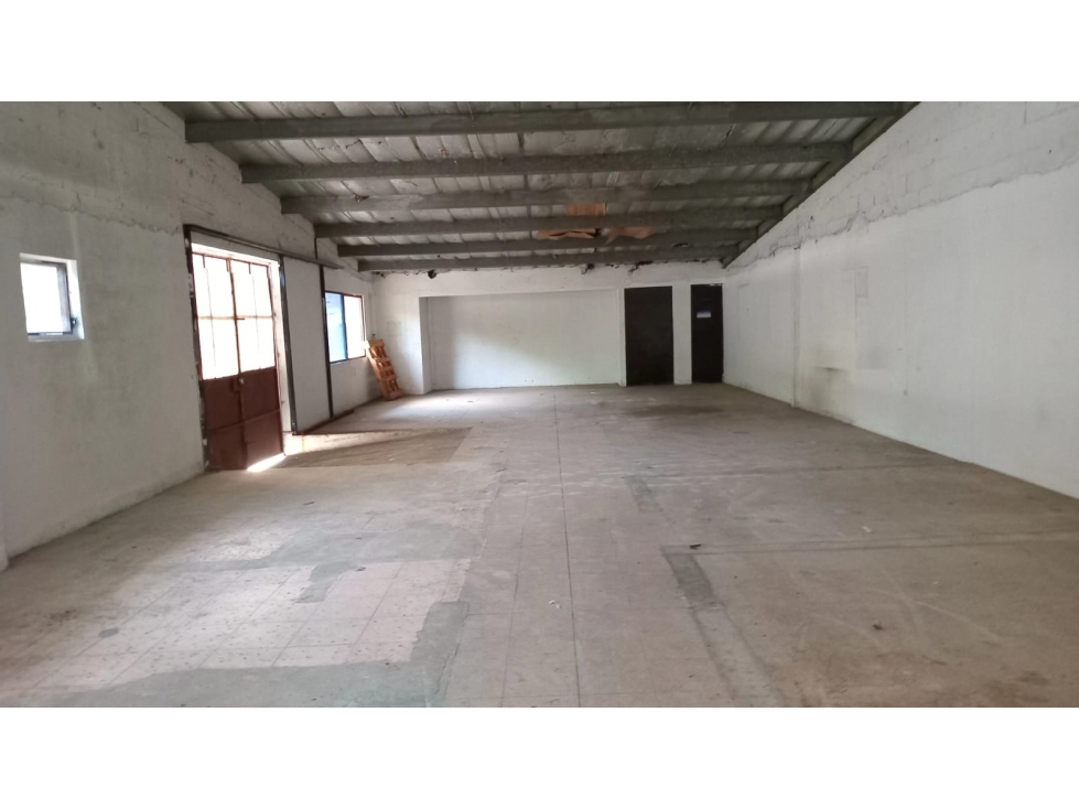 PEDREGAL / EL PARADOR / GALERA COMERCIAL / 245M2 / SOBRE VIA - 1
