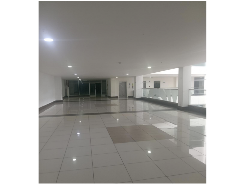 SE ALQUILA LOCAL 342 M2 EN EL CENTRO COMERCIAL VILLA LUCRE PISO MEDIO - 1