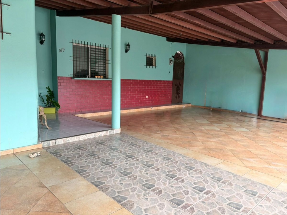 SE VENDE CASA EN CHANIS DE 490M EN RES. CASABLANCA CON AMPLIO PATIO — foto 2