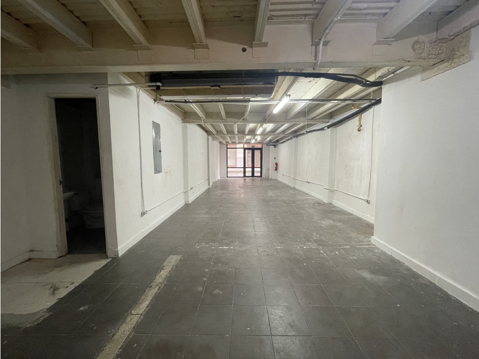 SE ALQUILA LOCAL EN CASCO VIEJO 120M 2 BAÑOS COCINA Y MEZZANINE