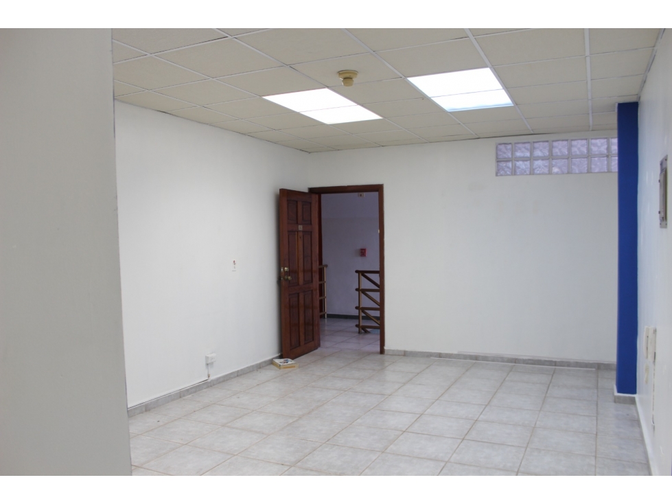 CALLE 50 / OFICINA / PLAZA VARIBE / 43M / DIVISIONES / PLANTA ALTA — foto 3