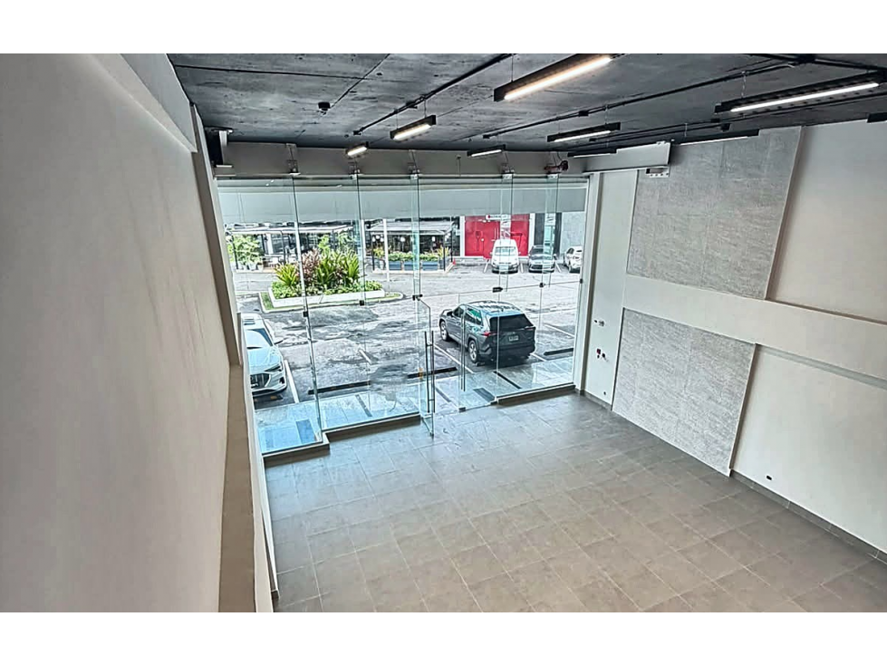 SE ALQUILA LOCAL COMERCIAL VIA BRASIL 217M 1 BAÑO DIVISIONES MEZZANINE