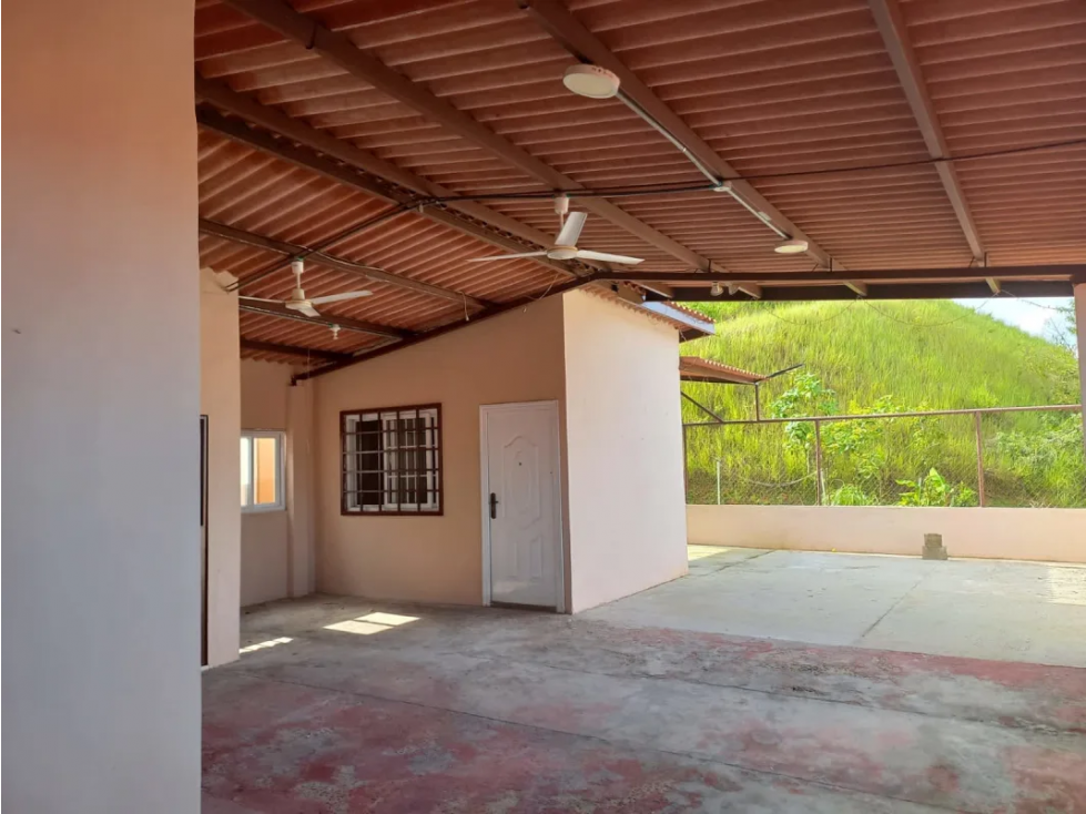 SE VENDE CASA EN ARRAIJAN BRISAS DEL GOLF 292 M2 CON TERRAZA