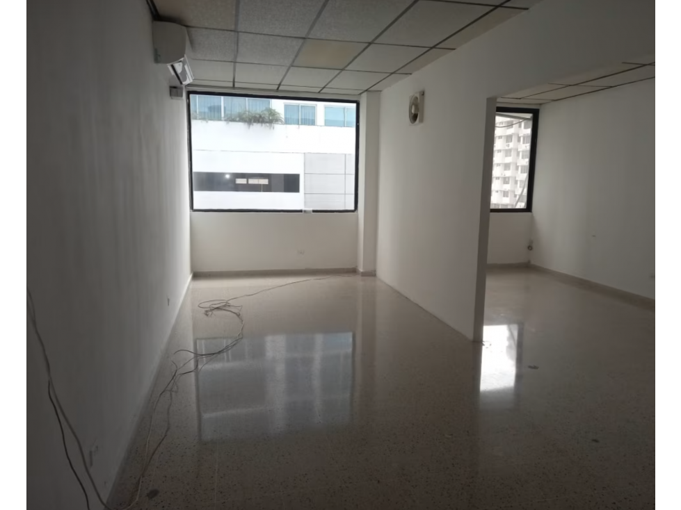 BALBOA PLAZA / AV BALBOA / DIVISIONES / 230M / VACIO / PISO BAJO — foto 3