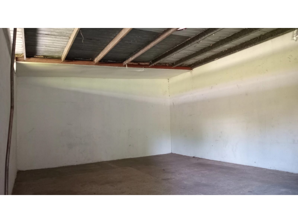 SE ALQUILA GALERA COMERCIAL 608M EN PEDREGAL EL PARADOR SOBRE VIA - 6