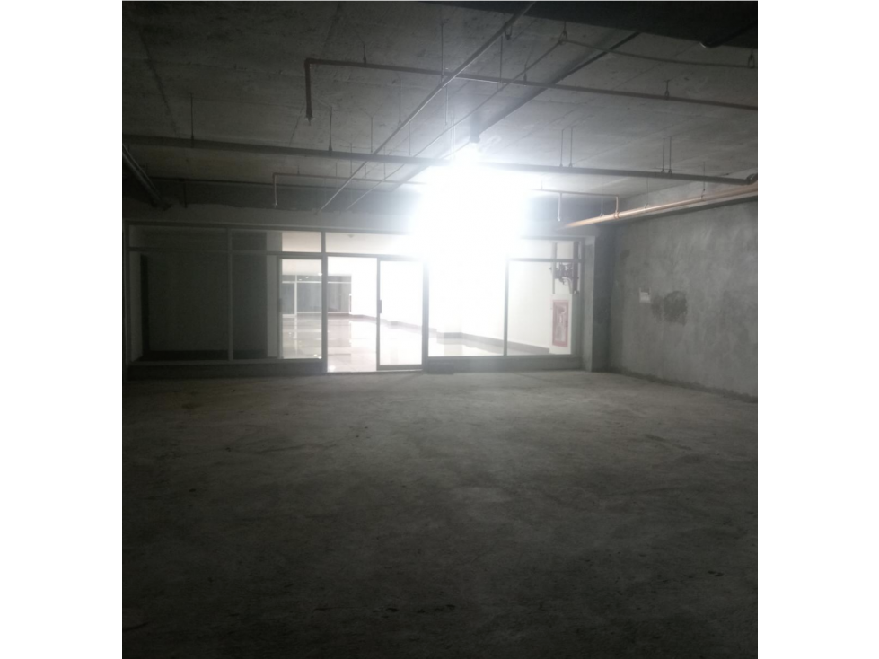 CENTRO COMERCIAL VILLA LUCRE / 342M / SOBRE VIA PRINCIPAL / PISO MEDIO — foto 4