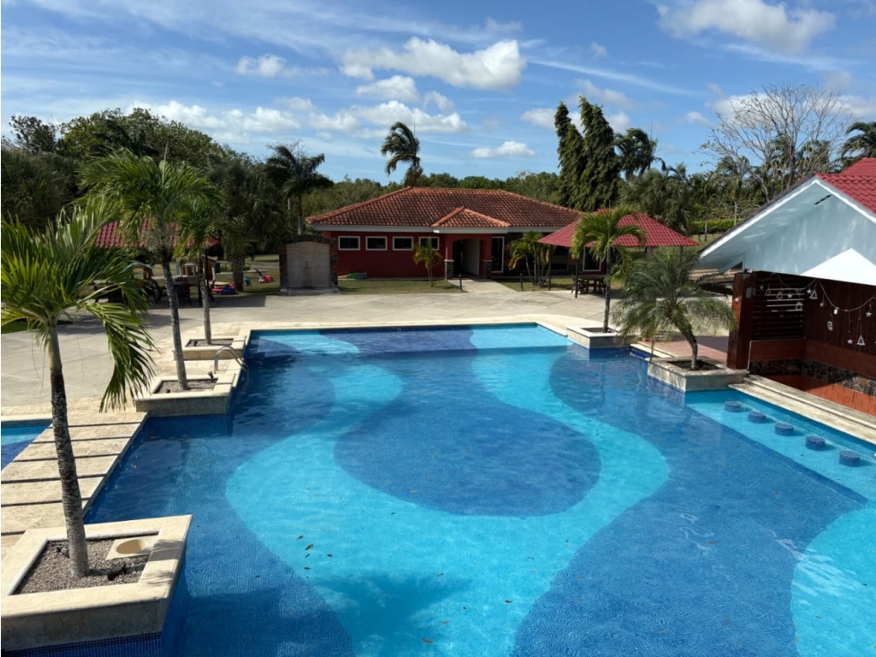COCLE / HATO VIEJO / PH LAS PALMAS / 124M / 1 HABITACION / PISCINA AG