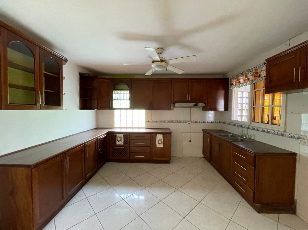 SE VENDE CASA EN ARRAIJAN 709M 3 HABITACIONES 2 BAÑOS PATIO Y JARDIN