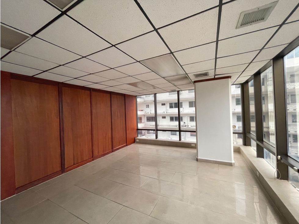 OFICINA / BELLA VISTA / VALLARINO / 195M / 2 BAÑOS / 9 DIVISIONES