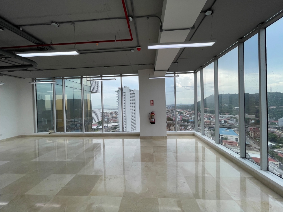 SE VENDE OFICINA BALBOA OFFICE CENTER 70M SIN DIVISIONES COCINA — foto 5