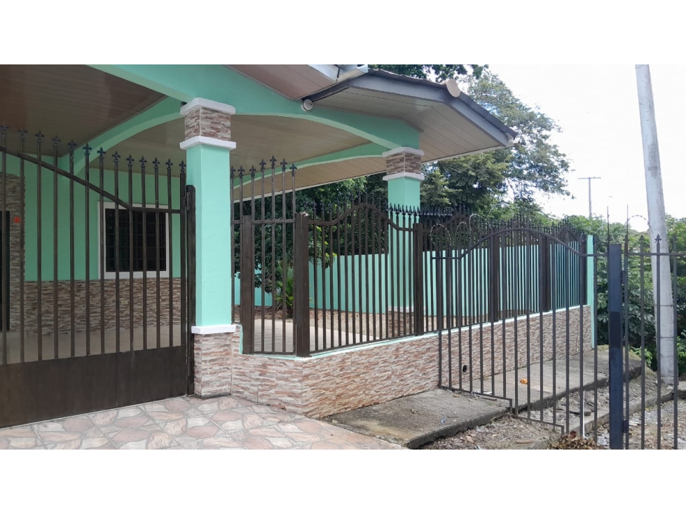 SE VENDE CASA 372 M2 EN COCLE URBANIZACION VALLE DEL RIO CERCADA