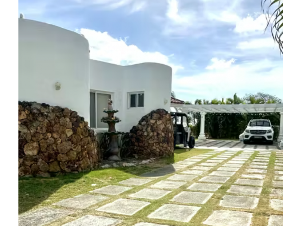 SE ALQUILA CASA 350M EN SAN CARLOS VISTA MAR CON PISCINA AMOBLADA
