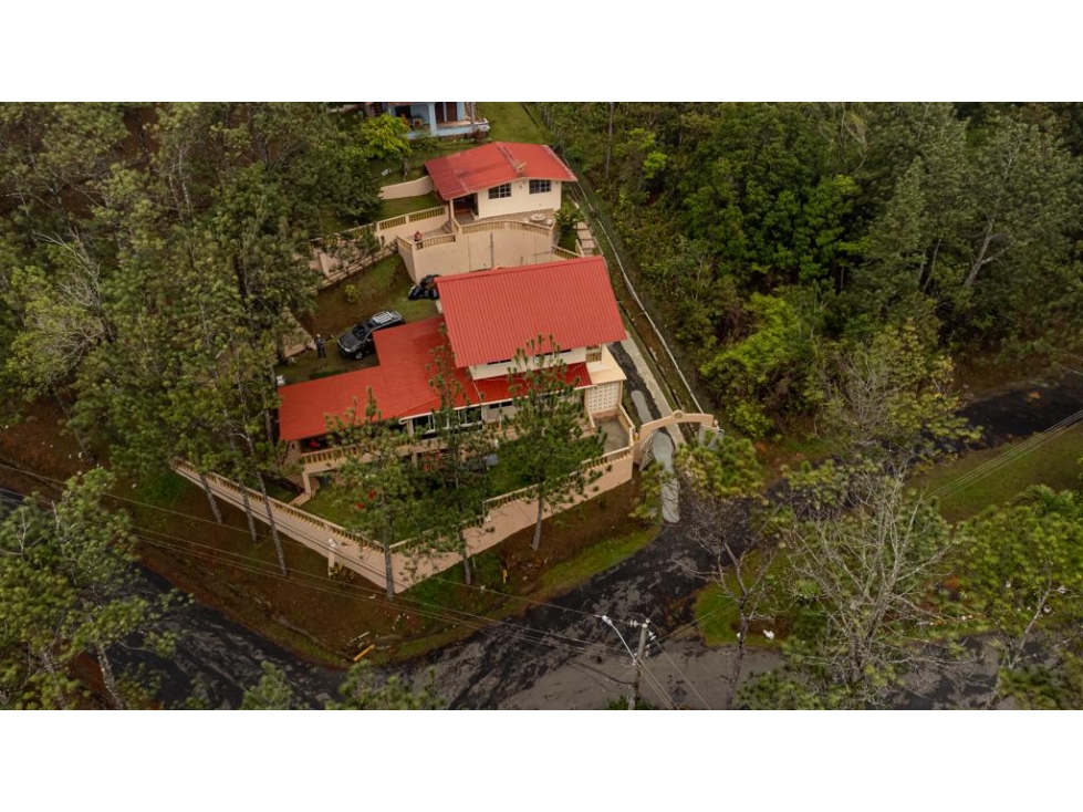 CERRO AZUL / FINCA CON 2 CABAÑAS TURISTICAS / 1,172 M2