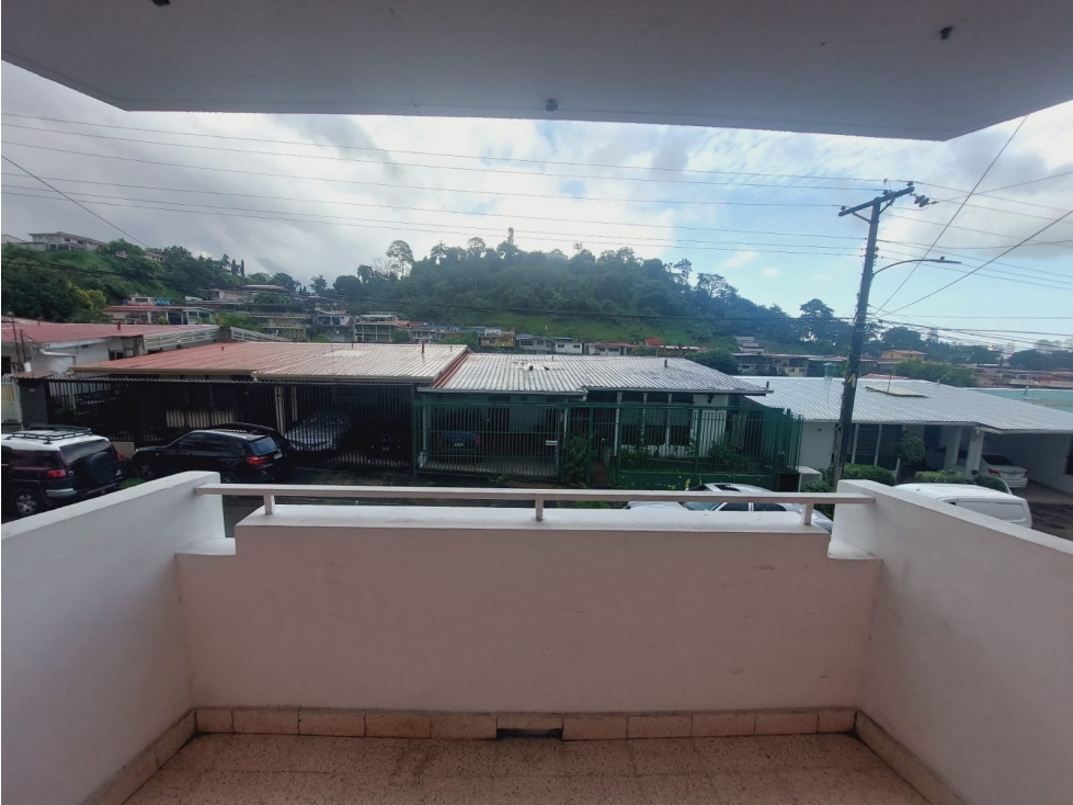 VILLA DE LAS FUENTES / 274 M2 / TRES NIVELES / BALCON