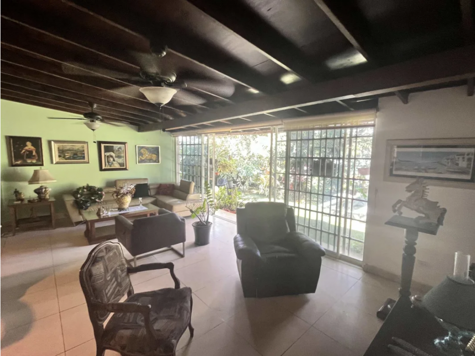 LLANOS DE CURUNDU / 300M2 / 4 HABITACION + SERVICIO / PATIO / VACIO — foto 2